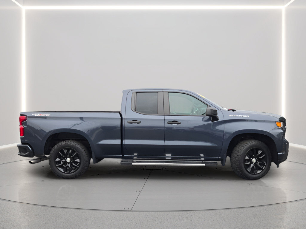 Used 2020 Chevrolet Silverado 1500 Custom w/ Custom Value Package AWD/4WD image 4
