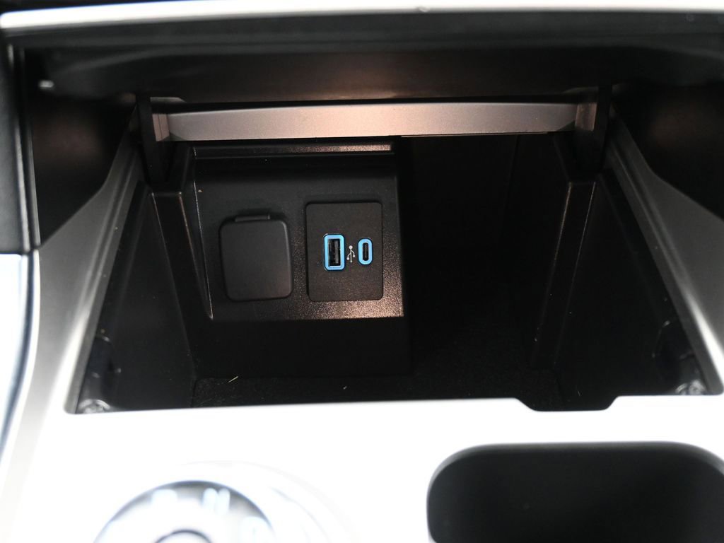 Used 2022 Ford Explorer XLT w/ Equipment Group 202A image 31