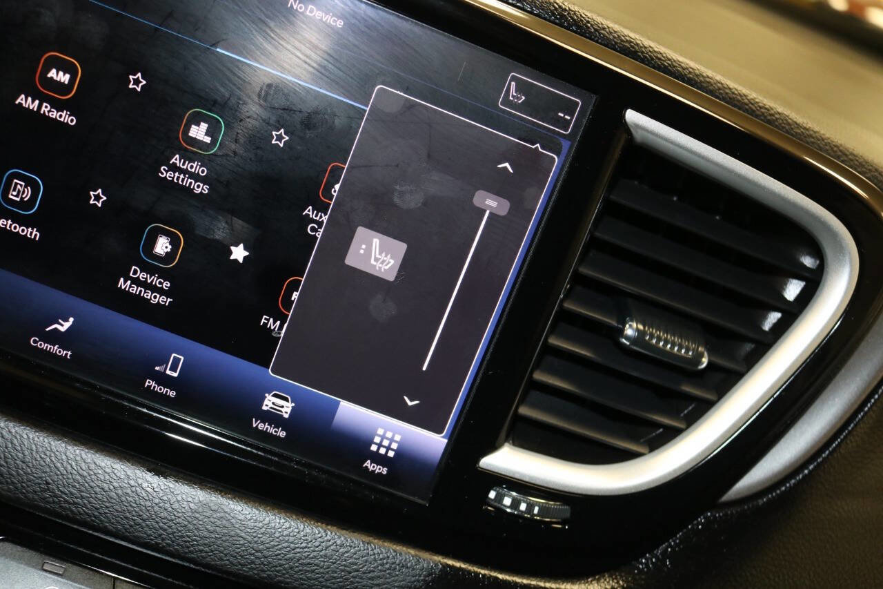 Used 2023 Chrysler Pacifica Touring-L image 42