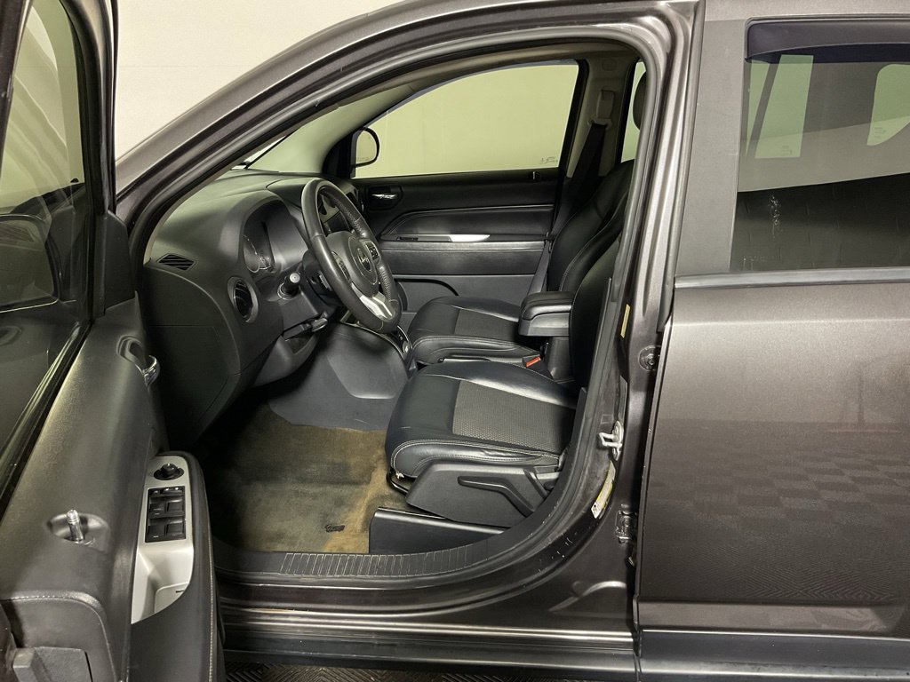 Used 2016 Jeep Compass Latitude AWD/4WD image 18