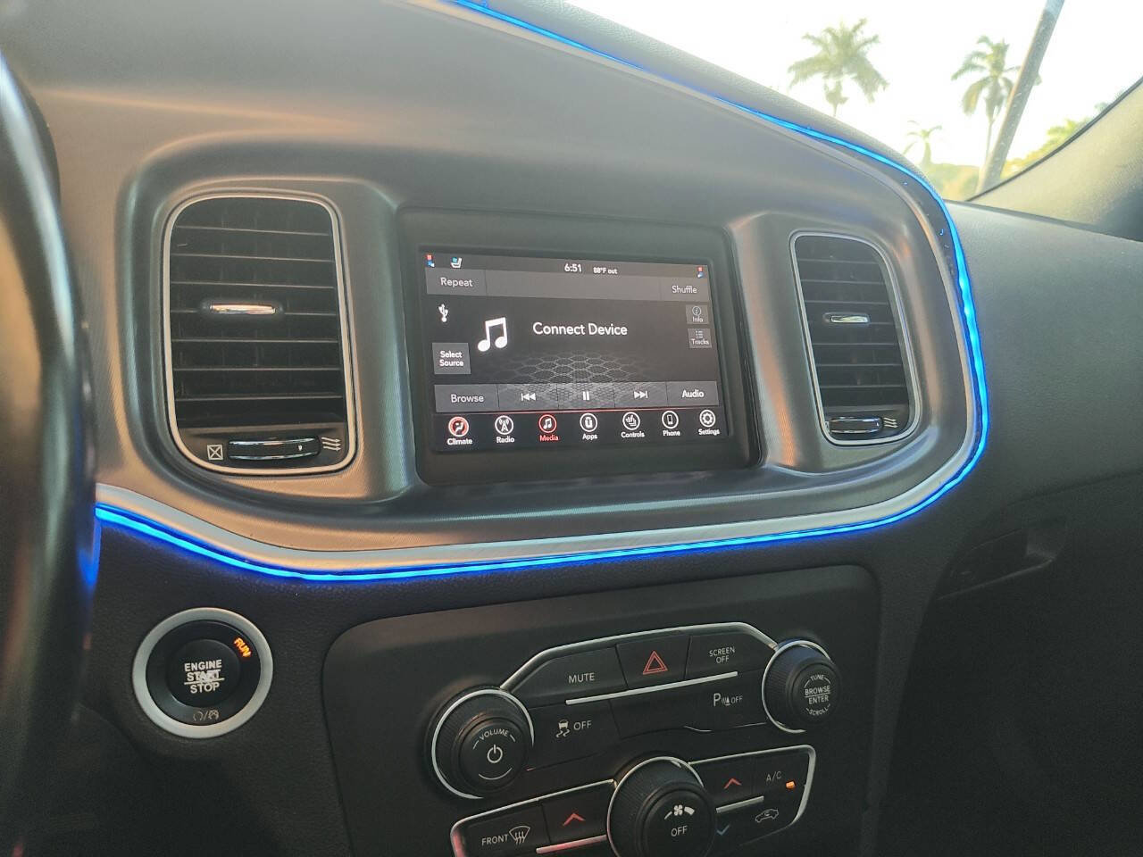 Used 2020 Dodge Charger SXT w/ Leather Interior Group image 50