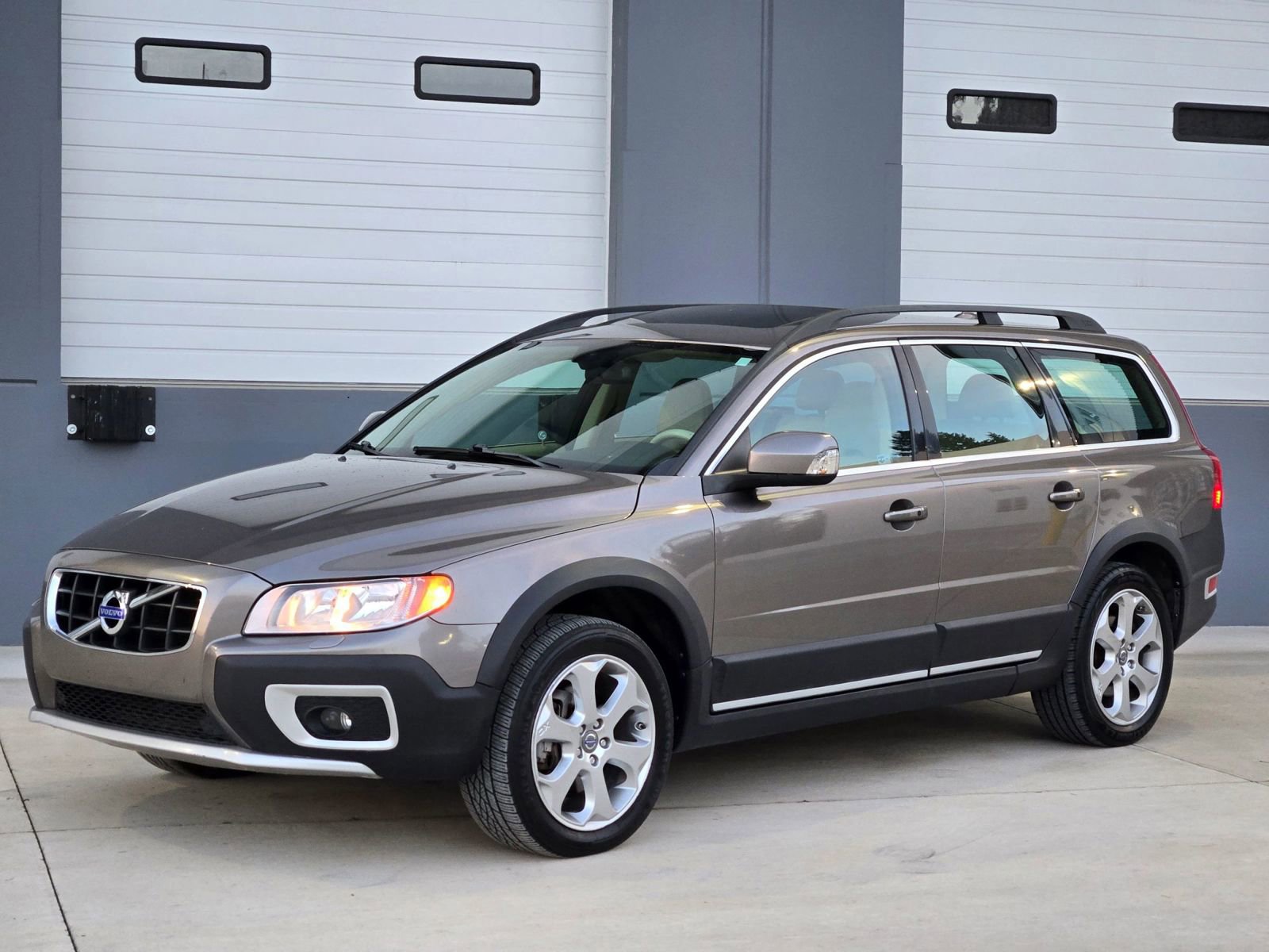 Used 2011 Volvo XC70 T6 image 4