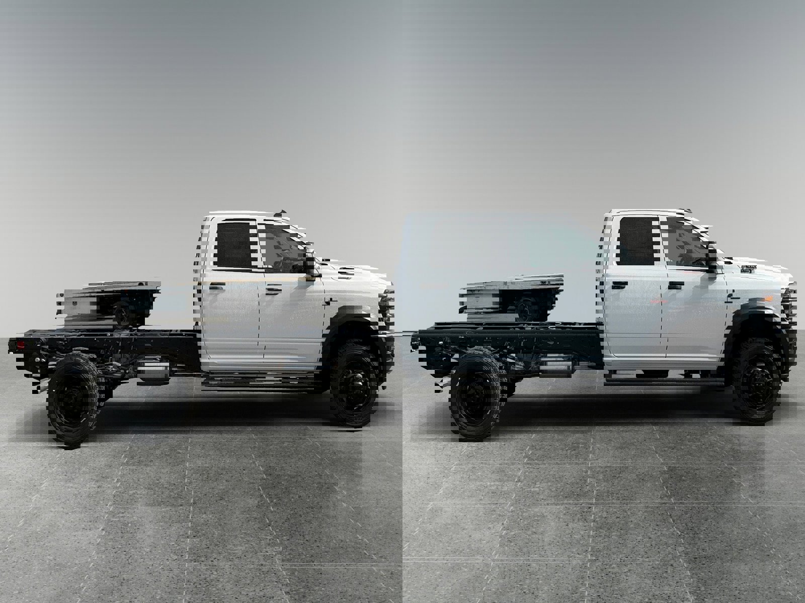 New 2026 RAM 5500 4x4 Crew Cab image 6