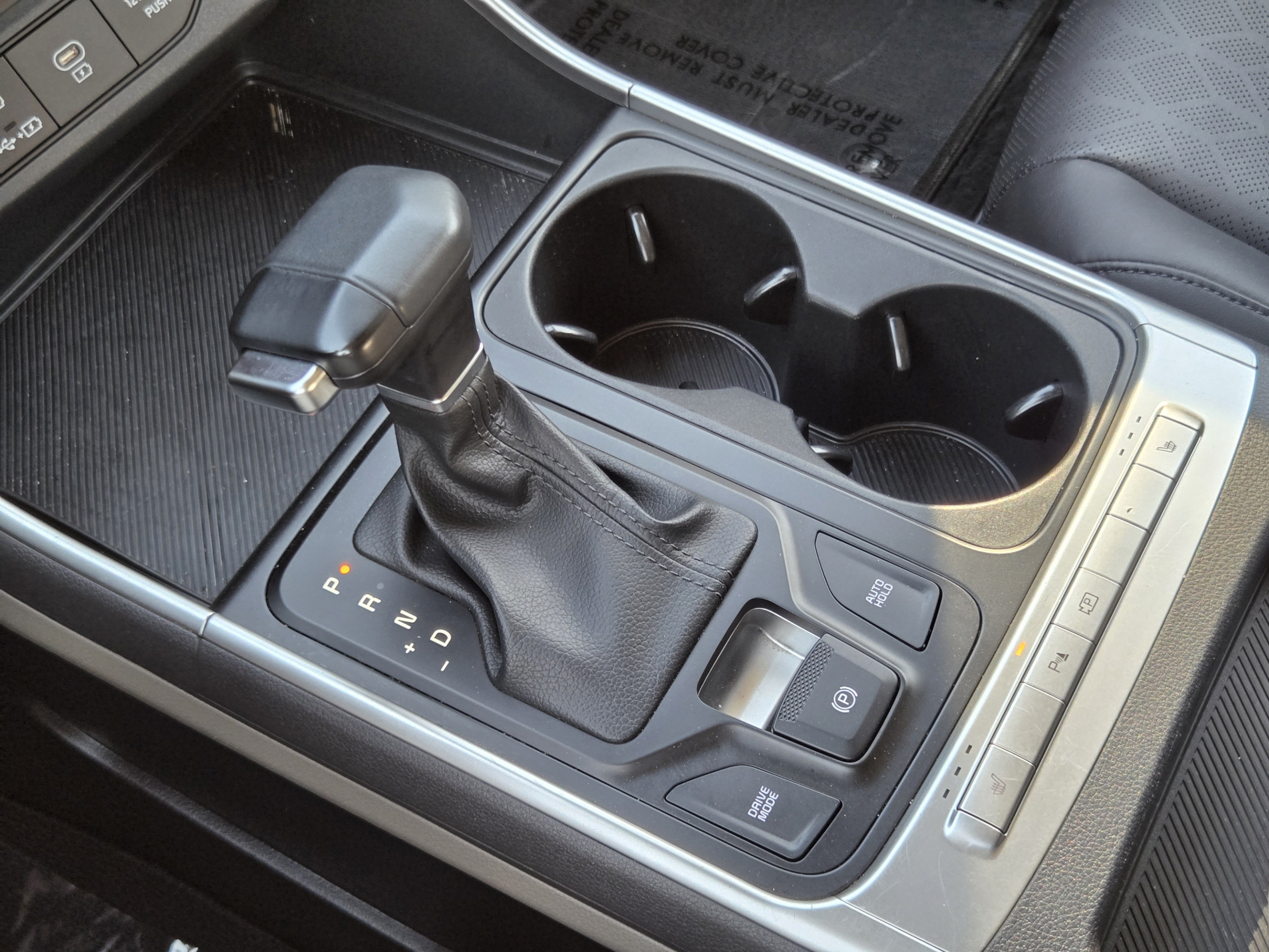 Used 2025 Kia Carnival FWD image 16