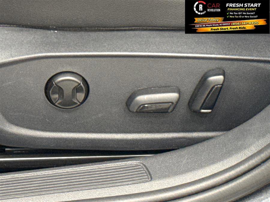 Used 2024 Volkswagen Jetta SE FWD image 13
