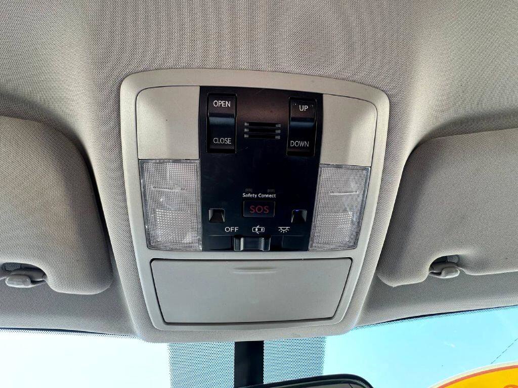 Used 2012 Lexus CT 200h image 15