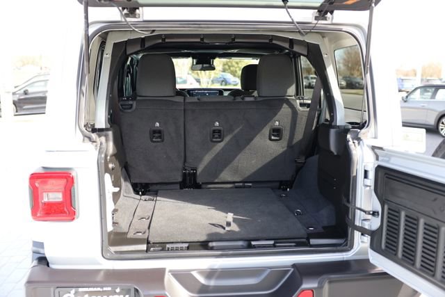 Used 2024 Jeep Wrangler Sahara image 8