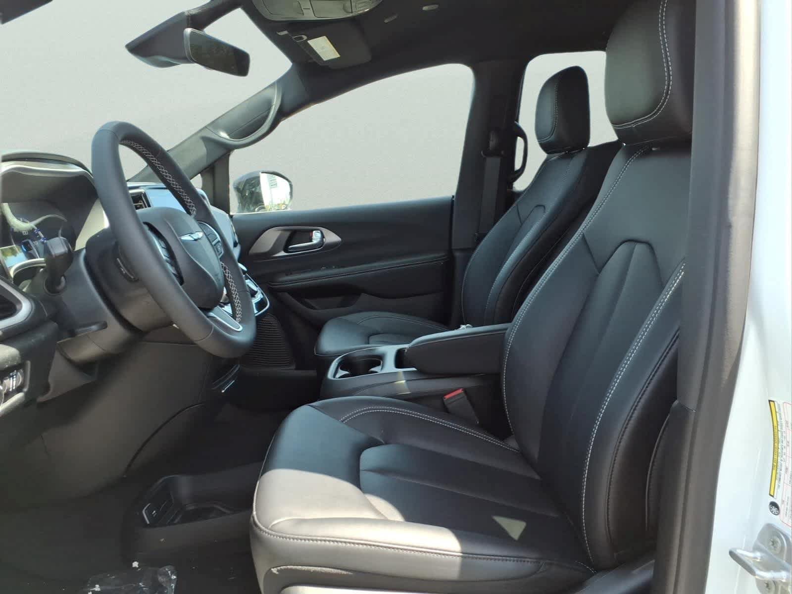 New 2026 Chrysler Voyager LX FWD image 9