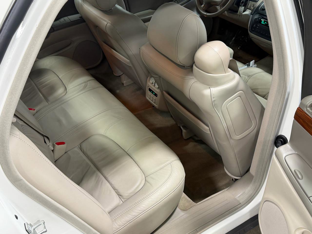 Used 2005 Cadillac De Ville Premium FWD image 16