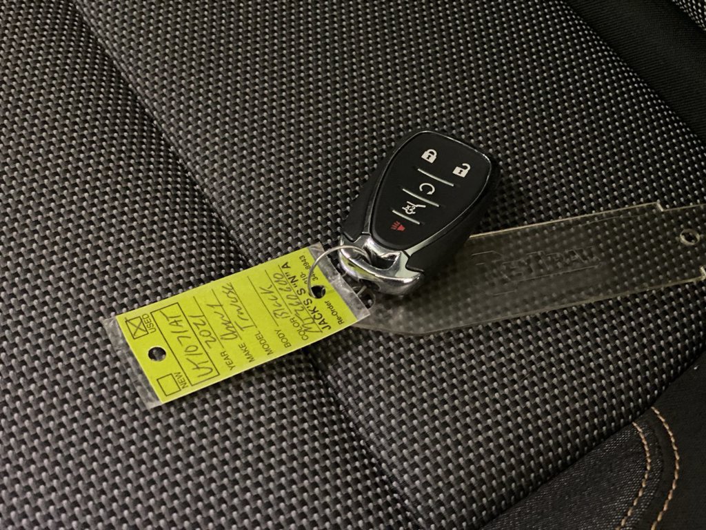 Used 2021 Chevrolet Traverse LT FWD image 40