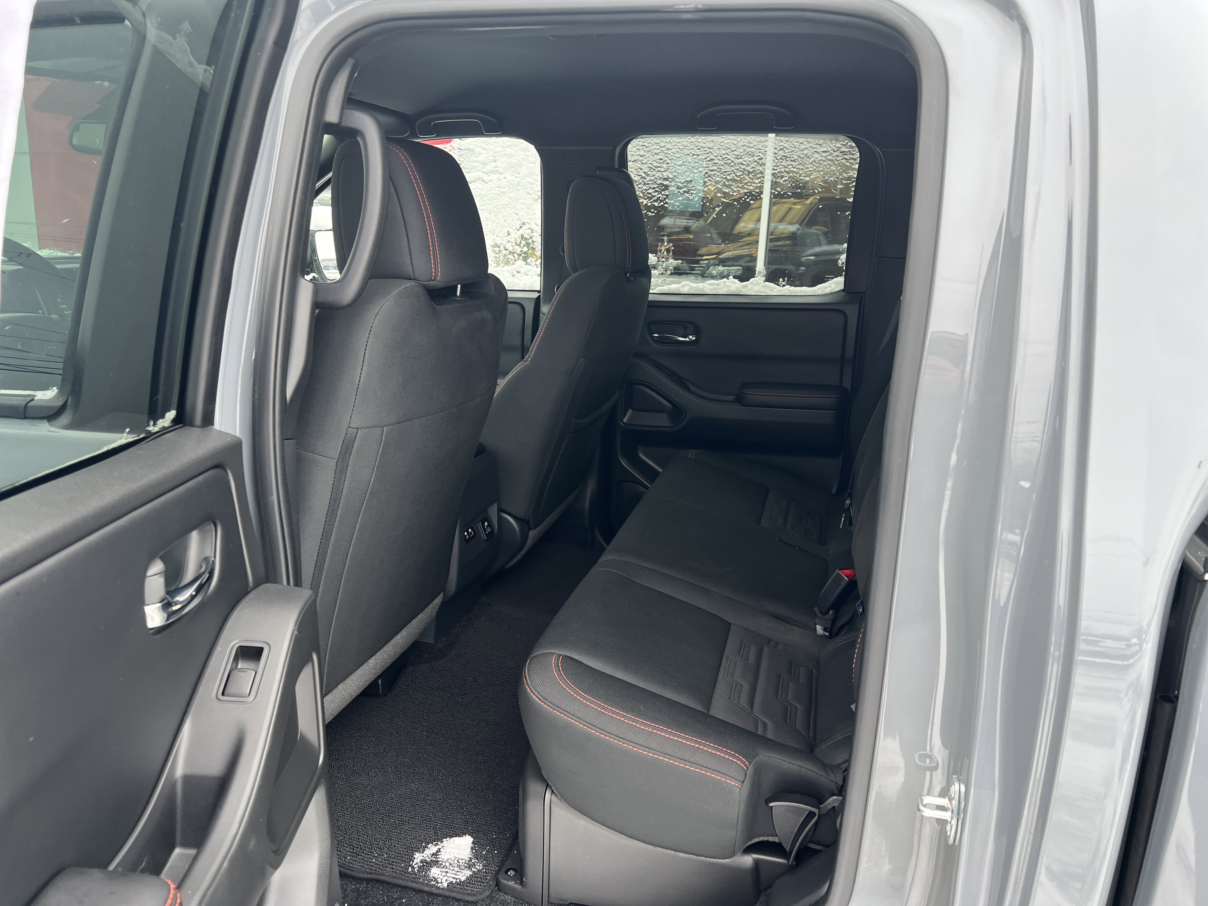 Used 2025 Nissan Frontier PRO-4X w/ Pro Convenience Package image 6