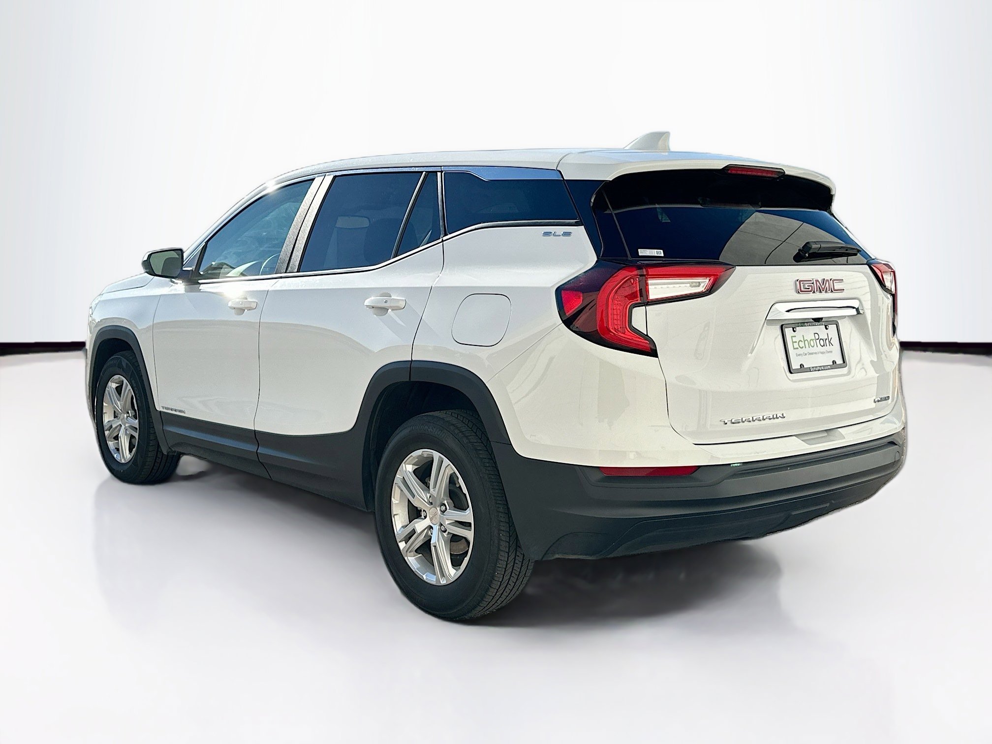 Used 2024 GMC Terrain SLE image 5