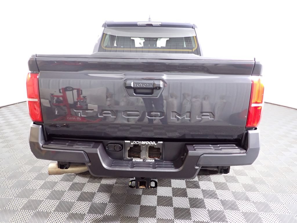 Used 2025 Toyota Tacoma TRD Sport AWD/4WD image 15