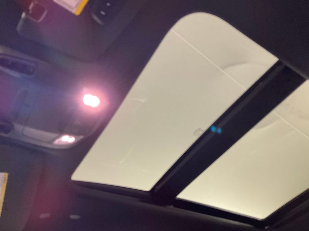 Used 2021 Chrysler Pacifica Limited w/ Uconnect Theater Family Group image 25