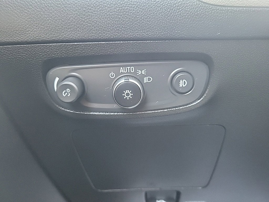 Used 2023 Buick Encore GX Select image 9