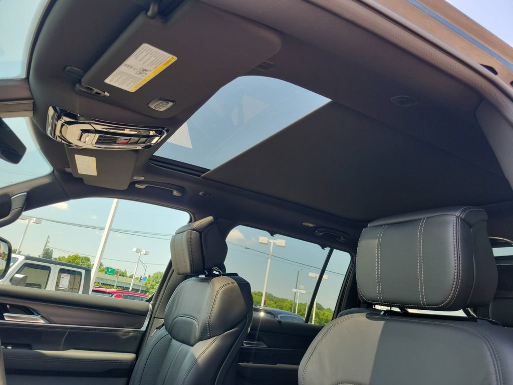 New 2026 Jeep Grand Wagoneer Summit AWD/4WD image 22