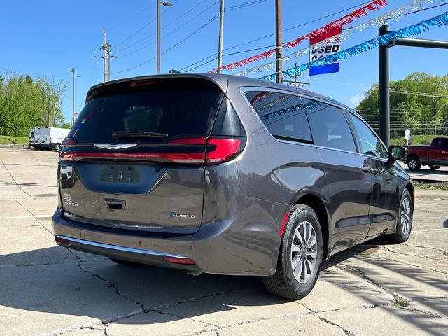 Certified 2023 Chrysler Pacifica Touring-L image 5