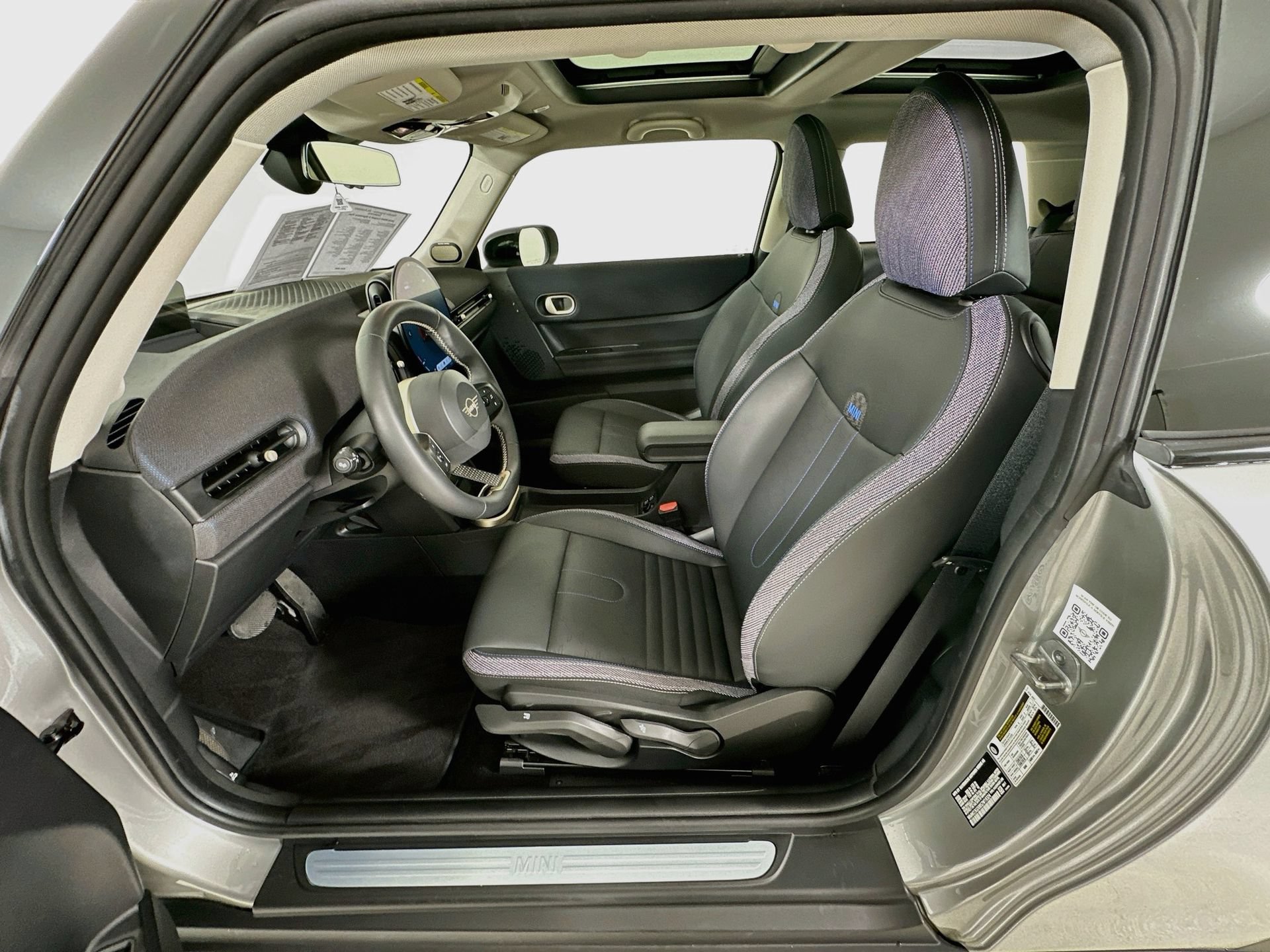 Used 2025 MINI Cooper S FWD image 22