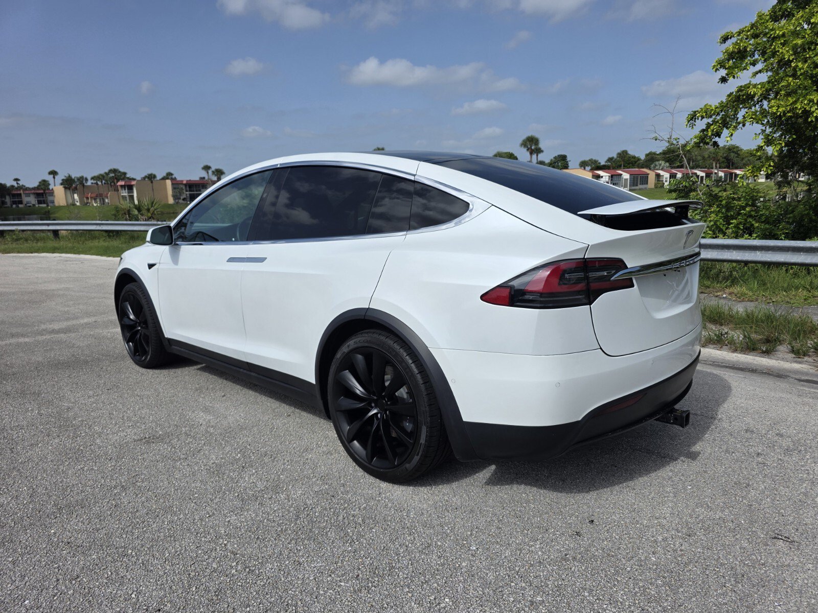 Used 2020 Tesla Model X Long Range AWD/4WD image 2