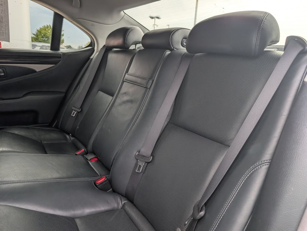 Used 2015 Lexus LS 460 w/ Comfort Package RWD image 9