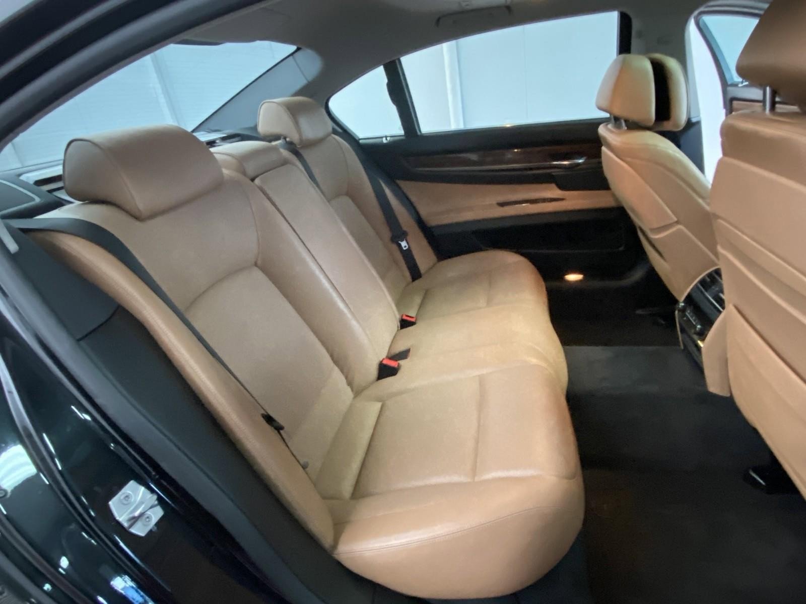 Used 2013 BMW 750Li xDrive image 12