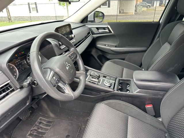 Used 2023 Mitsubishi Outlander ES AWD/4WD image 8
