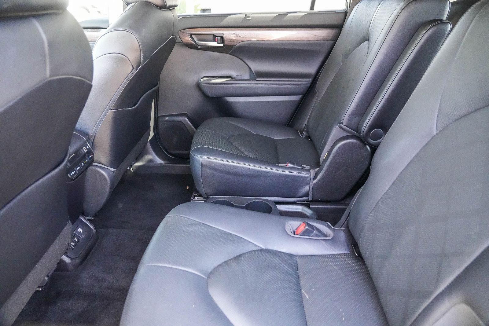 Used 2021 Toyota Highlander Platinum AWD/4WD image 19
