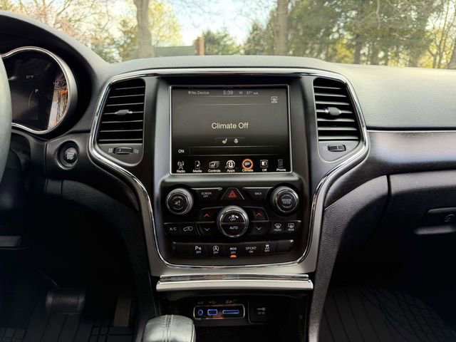 Used 2017 Jeep Grand Cherokee Altitude AWD/4WD image 18