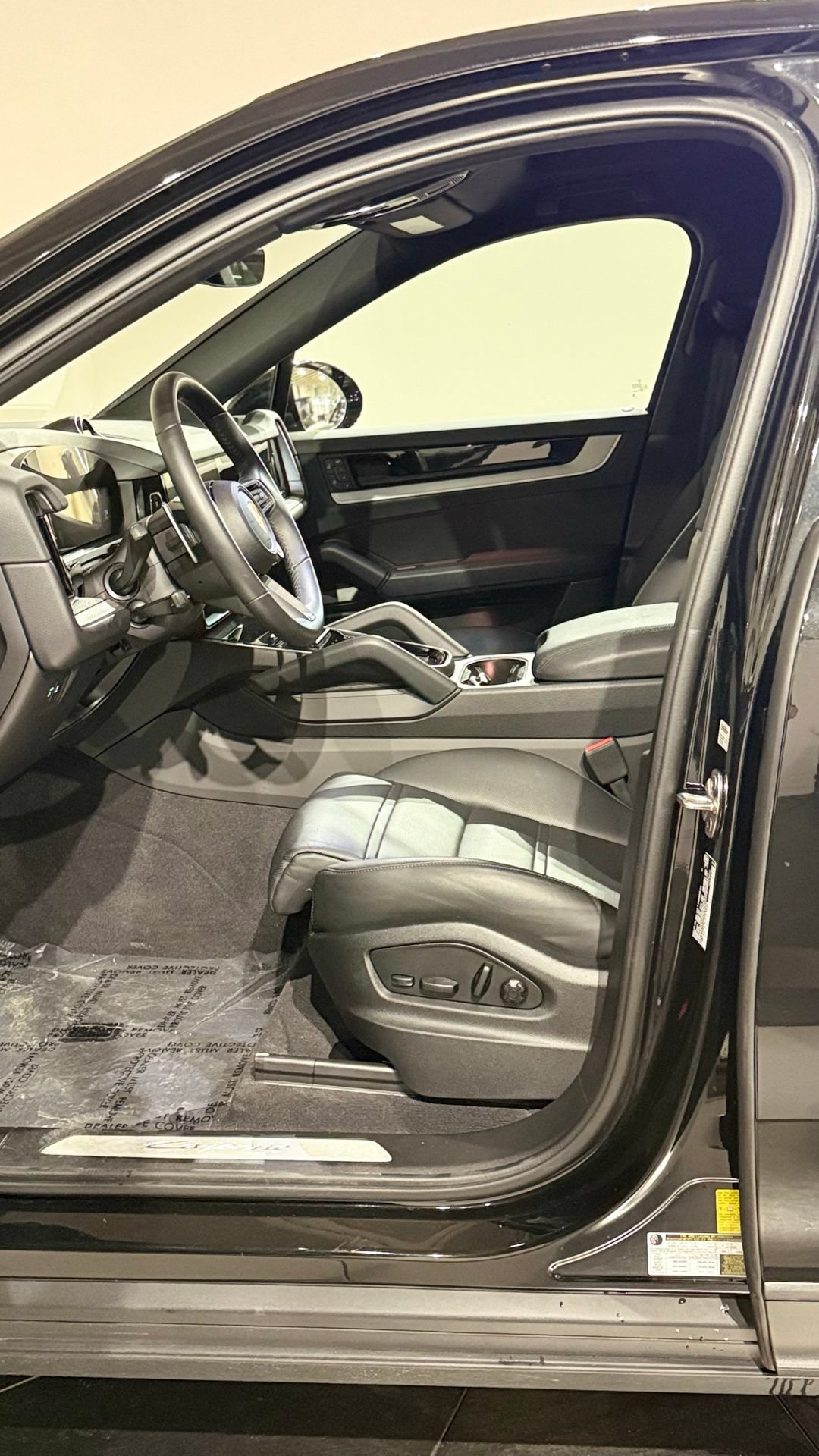 Certified 2025 Porsche Cayenne Coupe AWD/4WD image 40