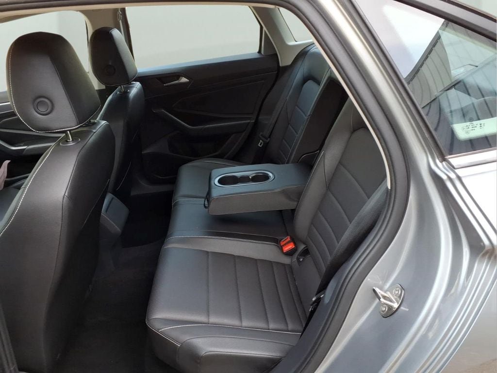 Used 2024 Volkswagen Jetta SE FWD image 30
