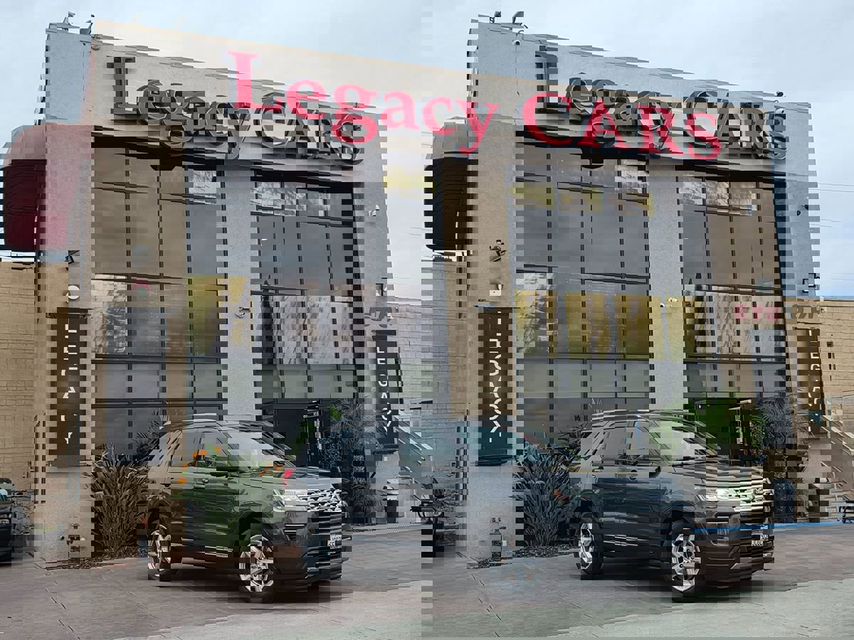 Used 2019 Ford Explorer XLT image 2