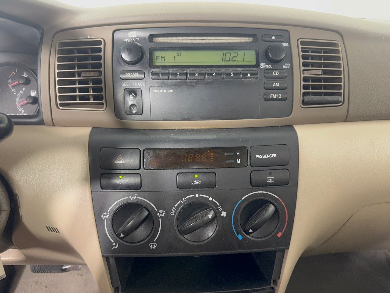 Used 2004 Toyota Corolla CE FWD image 23