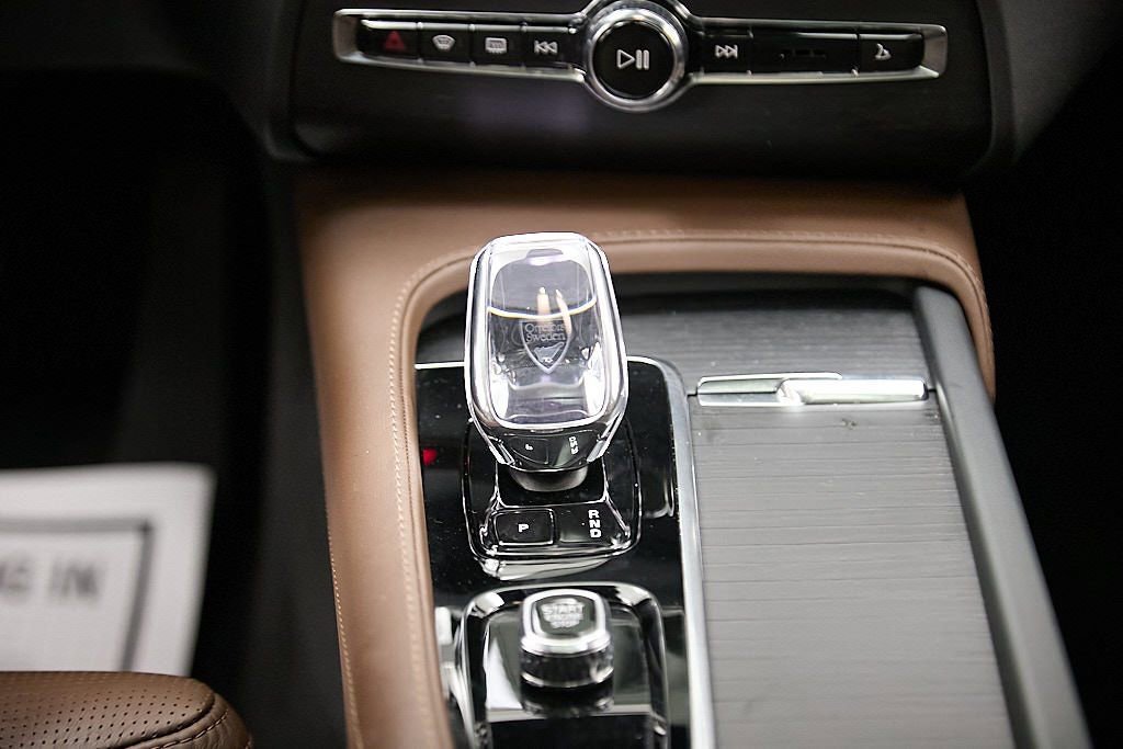 Certified 2024 Volvo XC90 T8 Ultimate w/ Protection Package image 33