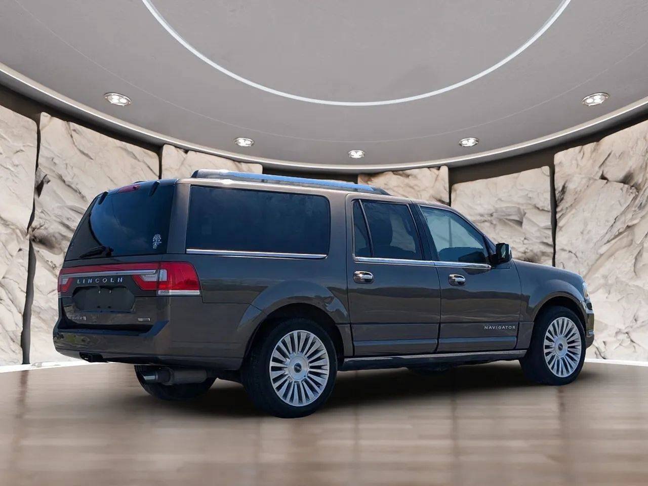 Used 2015 Lincoln Navigator L 2WD w/ Equipment Group 101A Reserve image 25
