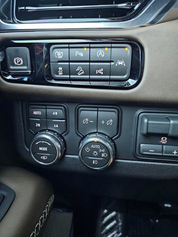 New 2026 GMC Yukon XL Denali Ultimate AWD/4WD image 37