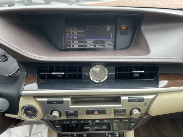 Used 2016 Lexus ES 350 w/ Luxury Package w/Wood Trim FWD image 23