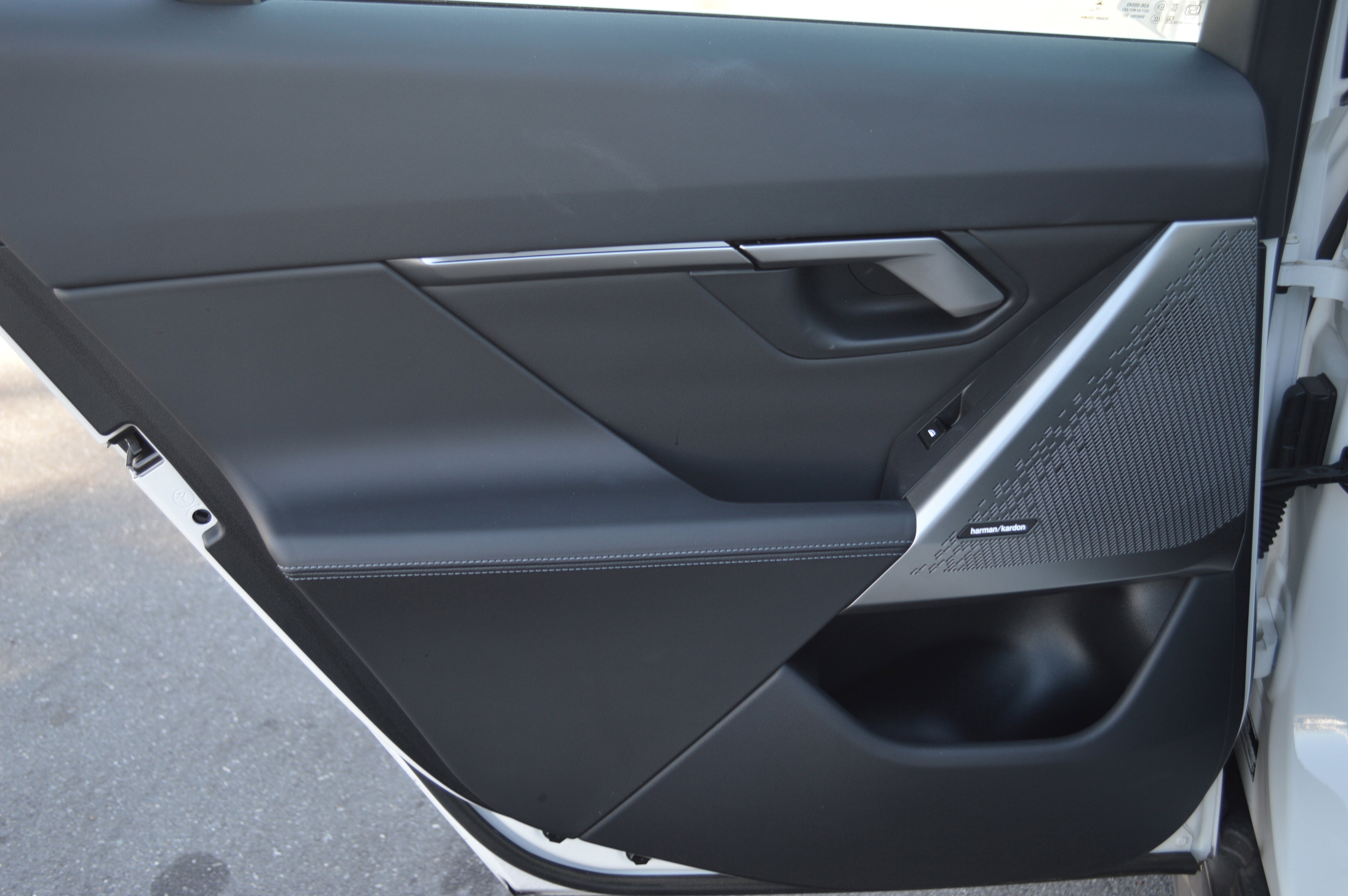 Used 2025 BMW 530i xDrive w/ Premium Package image 28