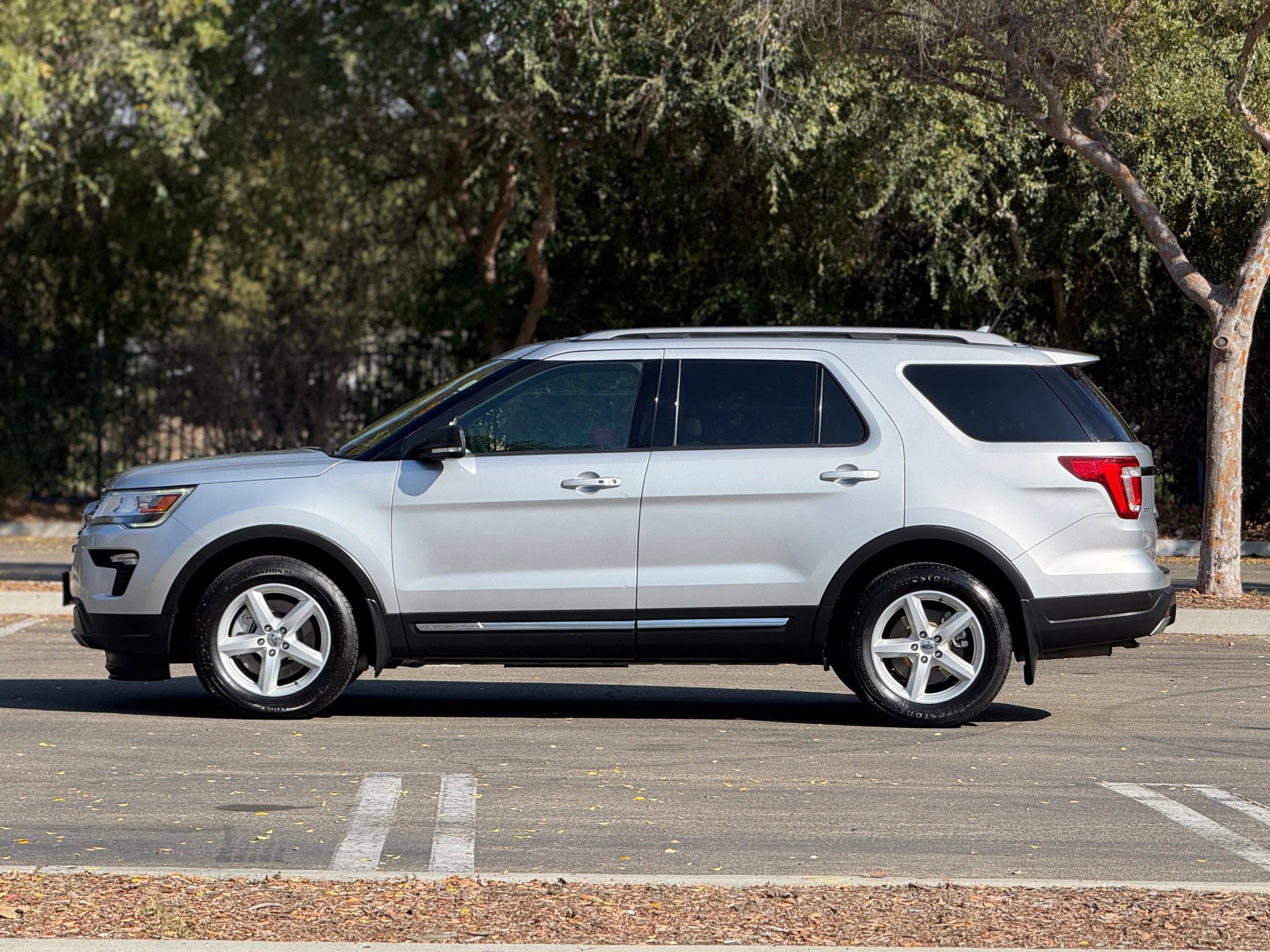 Used 2019 Ford Explorer XLT w/ Equipment Group 201A image 2
