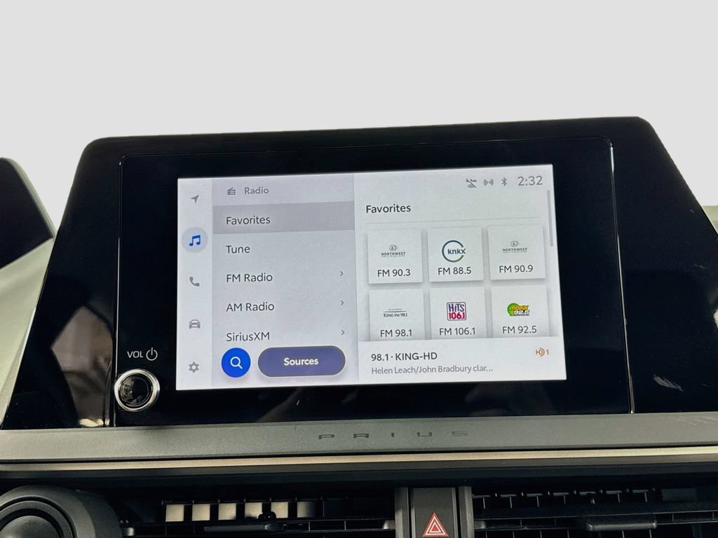 Used 2024 Toyota Prius XLE FWD image 26