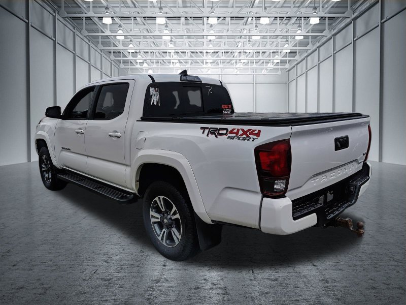 Used 2018 Toyota Tacoma TRD Sport AWD/4WD image 7