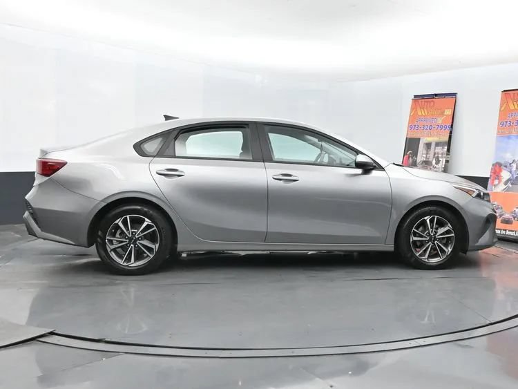 Used 2023 Kia Forte LXS FWD image 4