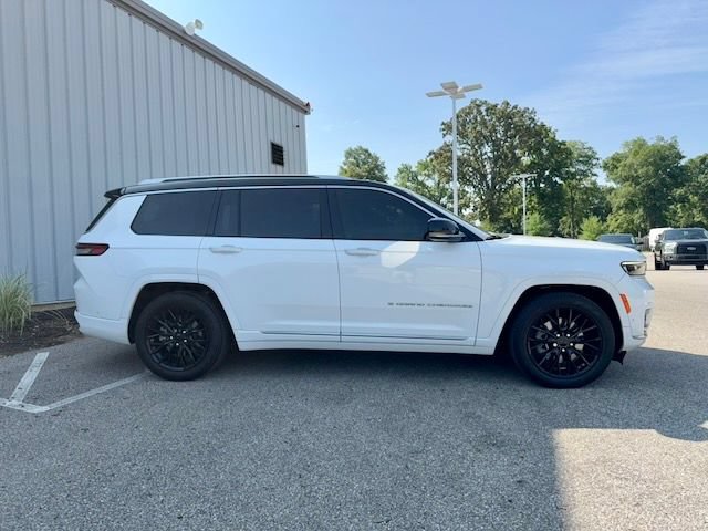 Used 2023 Jeep Grand Cherokee L Summit w/ Luxury Tech Group V AWD/4WD image 7
