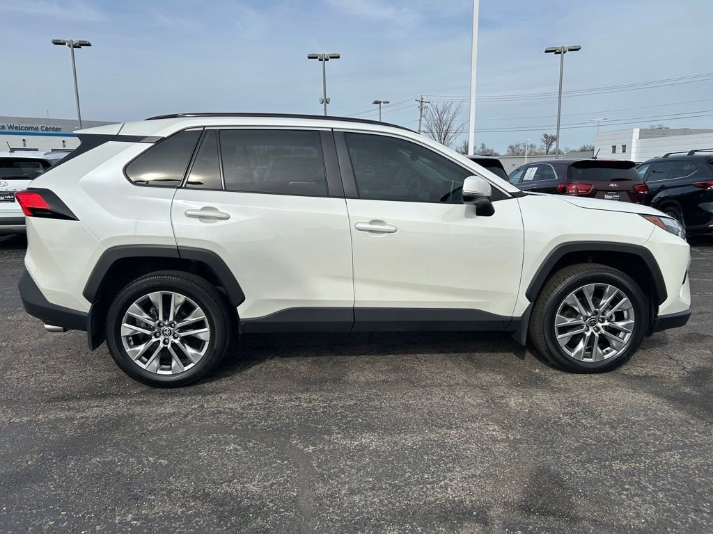 Used 2022 Toyota RAV4 XLE Premium image 3
