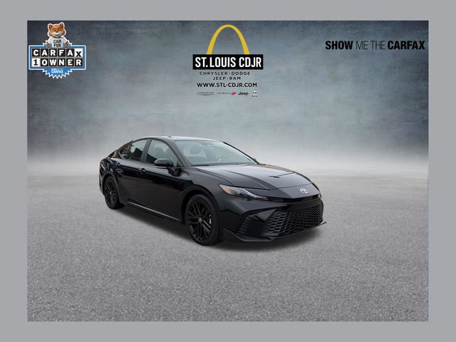 Used 2025 Toyota Camry SE FWD image 1
