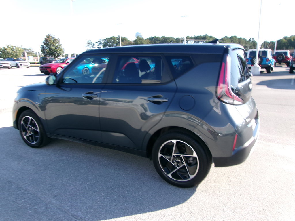 Used 2025 Kia Soul EX FWD image 2