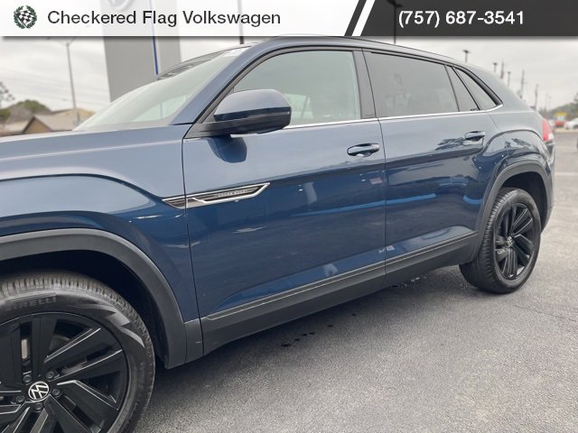 Used 2023 Volkswagen Atlas Cross Sport SE w/ Panoramic Sunroof Package image 3