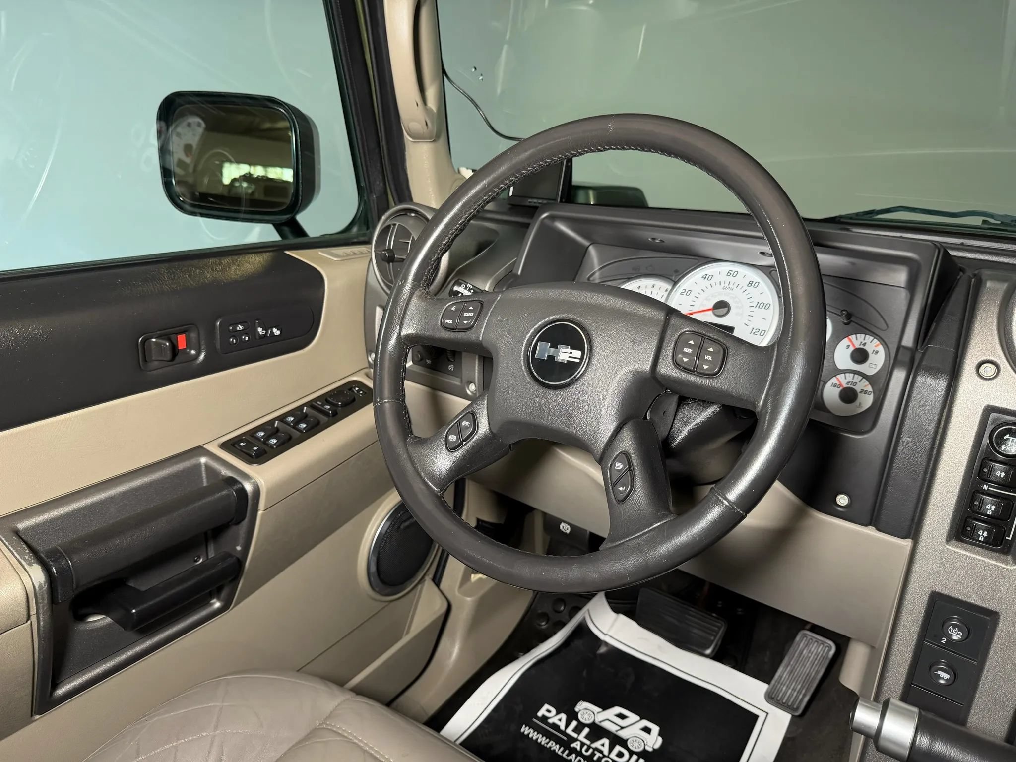 Used 2004 HUMMER H2 w/ Preferred Equipment Group AWD/4WD image 15
