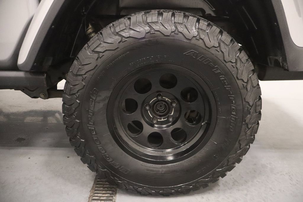 Used 2020 Jeep Gladiator Rubicon w/ Dual Top Group AWD/4WD image 23