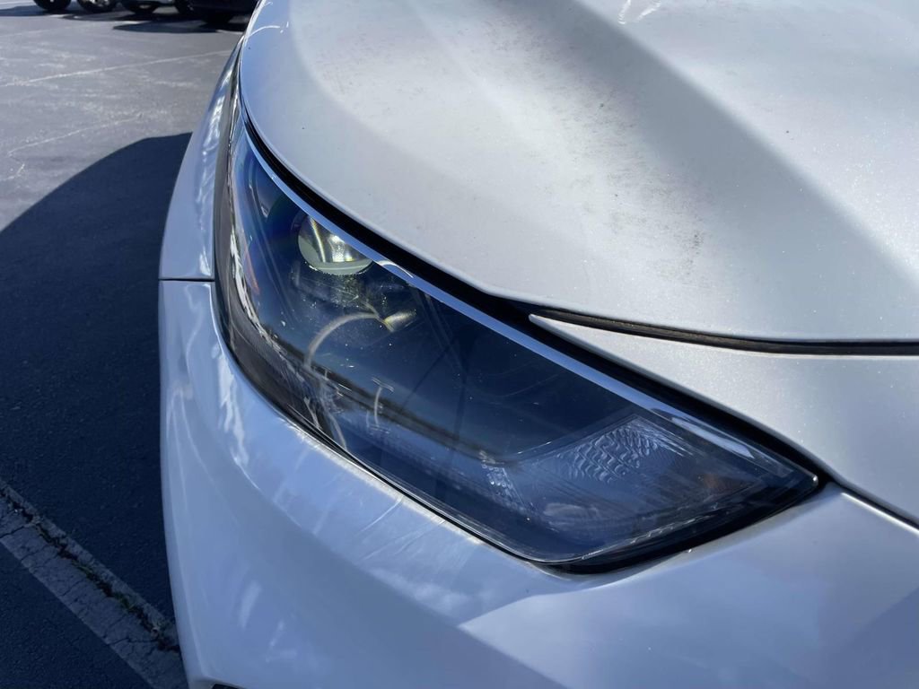 Used 2022 Toyota Highlander LE image 16