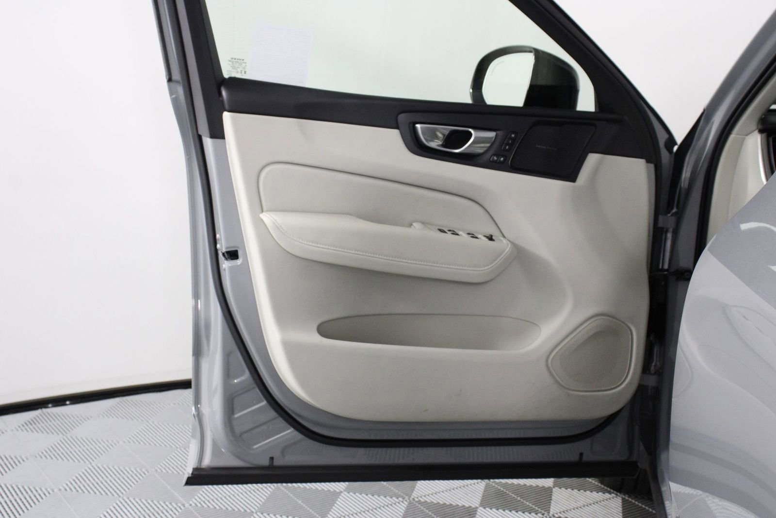 Certified 2026 Volvo XC60 B5 Ultra w/ Protection Package Premier AWD/4WD image 17